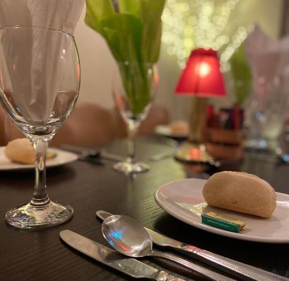 בית מלון כפרי The Copper Still Bar