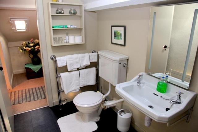 مبيت وإفطار Willowhill House