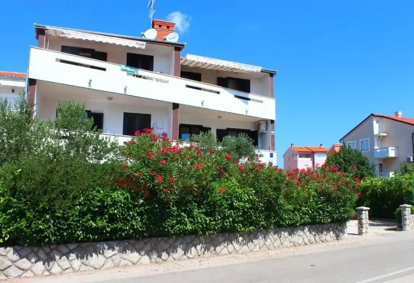Apartment Arna