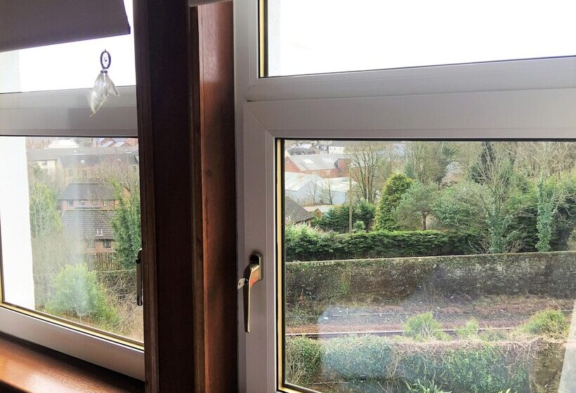 پانسیون Glasgow Emo