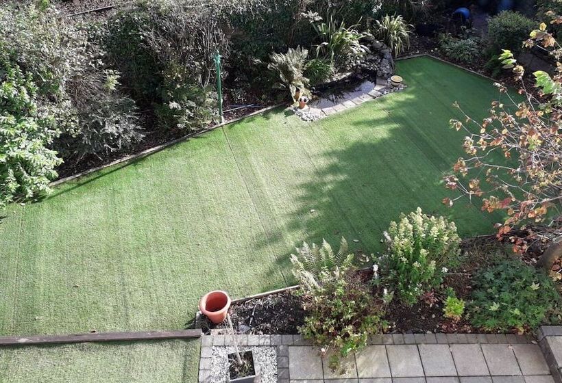 پانسیون Glasgow Emo