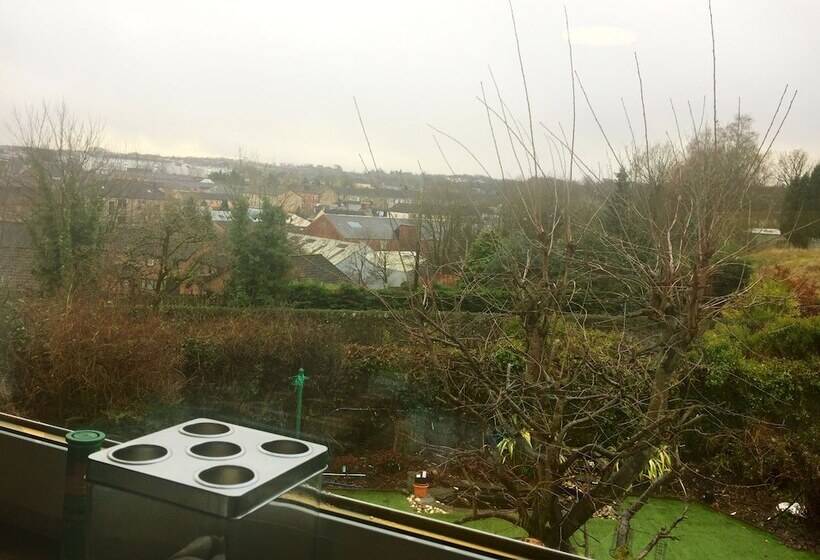 پانسیون Glasgow Emo