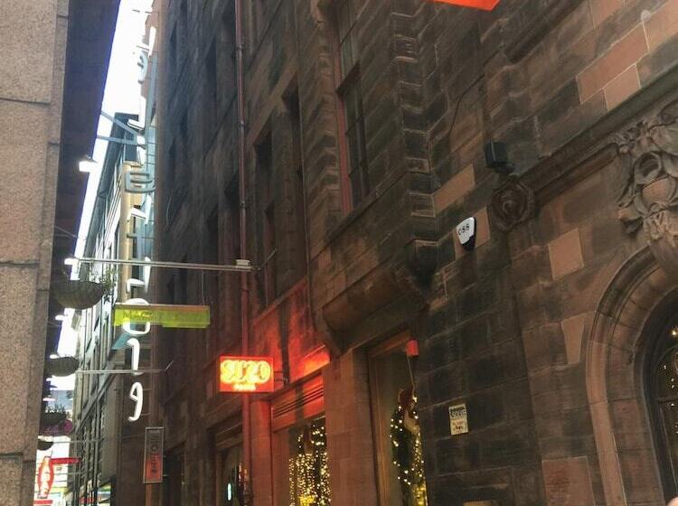 پانسیون Glasgow Emo