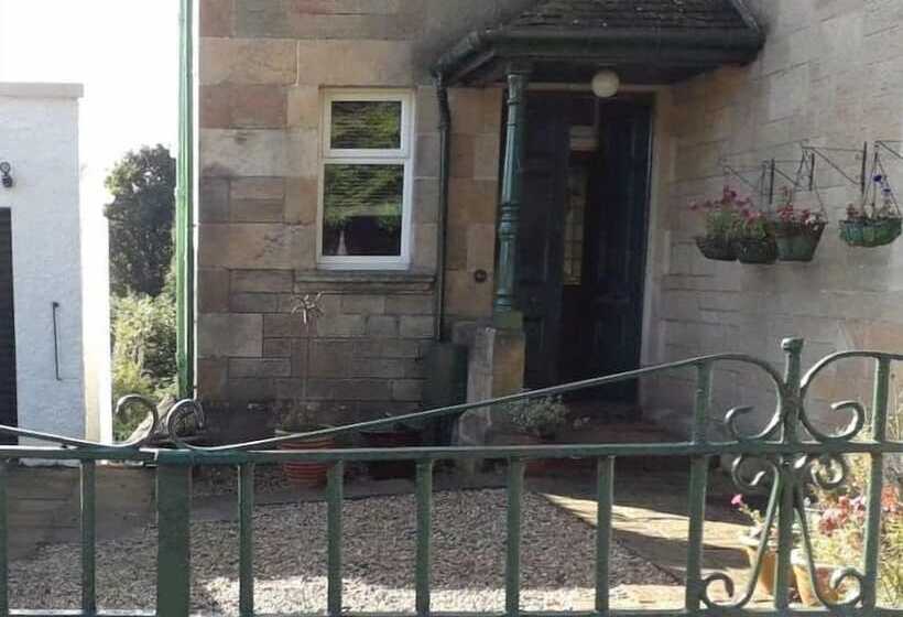 پانسیون Glasgow Emo