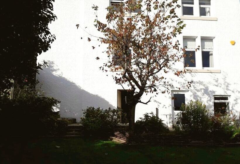 پانسیون Glasgow Emo