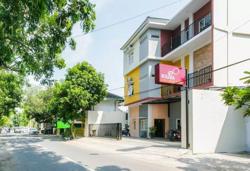 Majatalo Reddoorz Syariah Near Purwosari Train Station