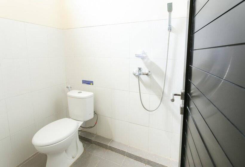 بنسيون Reddoorz Syariah Near Purwosari Train Station