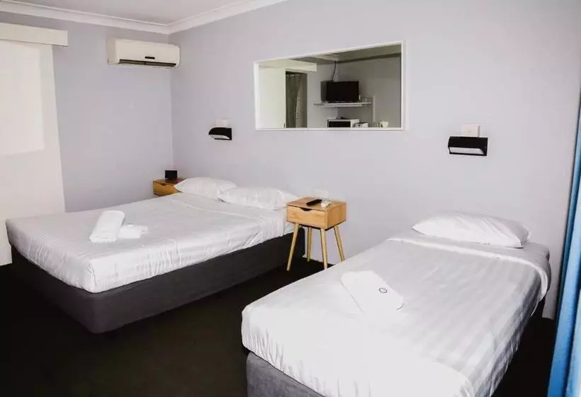 Australian Hotel Motel Yass