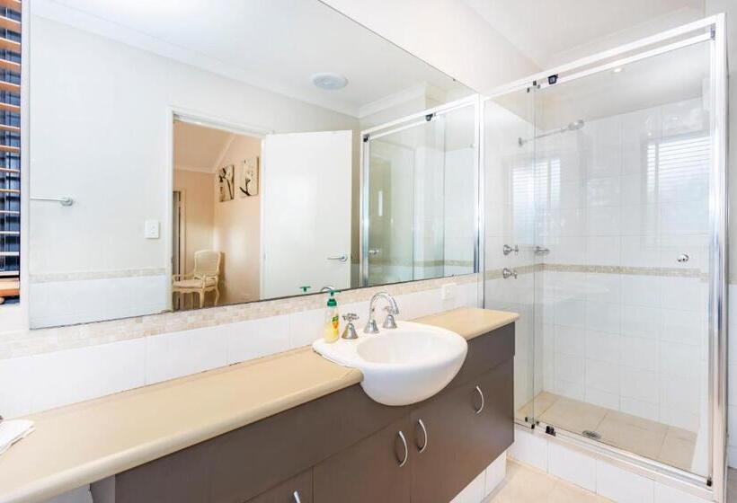 Coode Street Townhouse