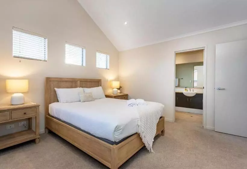 Coode Street Townhouse