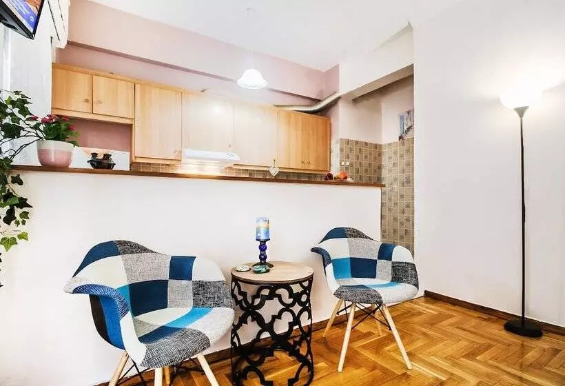 Elegant And Renovated Flat In Dafni