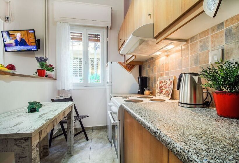 Elegant And Renovated Flat In Dafni