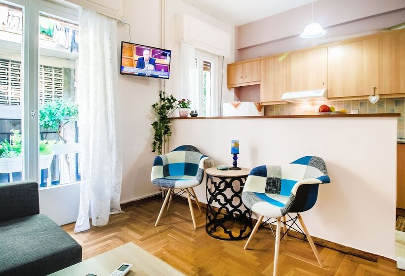 Elegant And Renovated Flat In Dafni