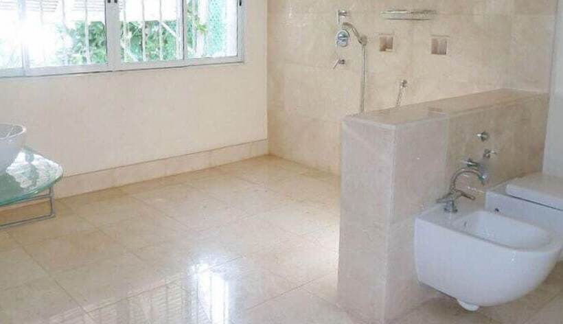 Landmark House & Cottage