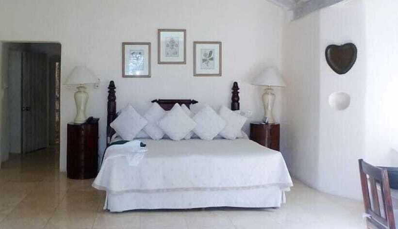 Landmark House & Cottage