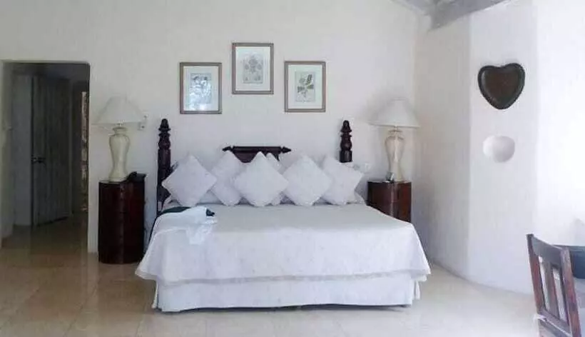 Landmark House & Cottage