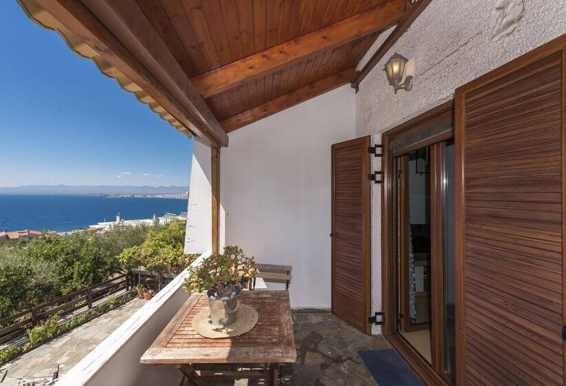 Seaside Heaven   Sunset Views Close To The Beach