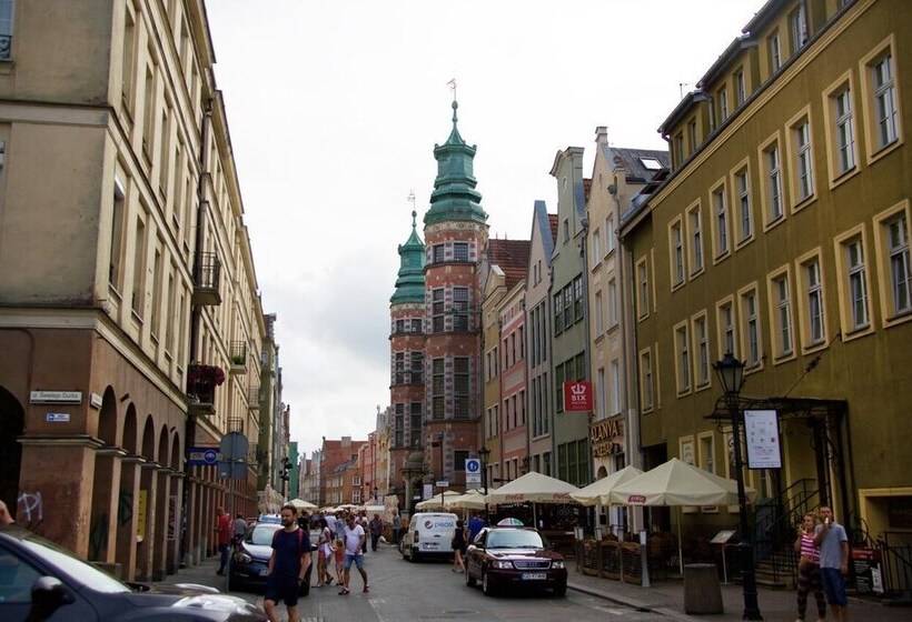 Six Suites, Old Town