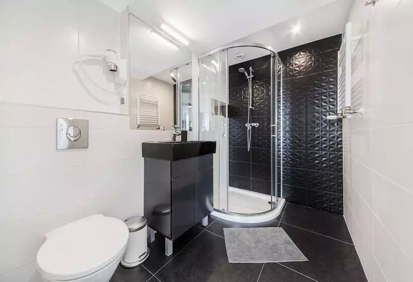 Six Suites, Old Town