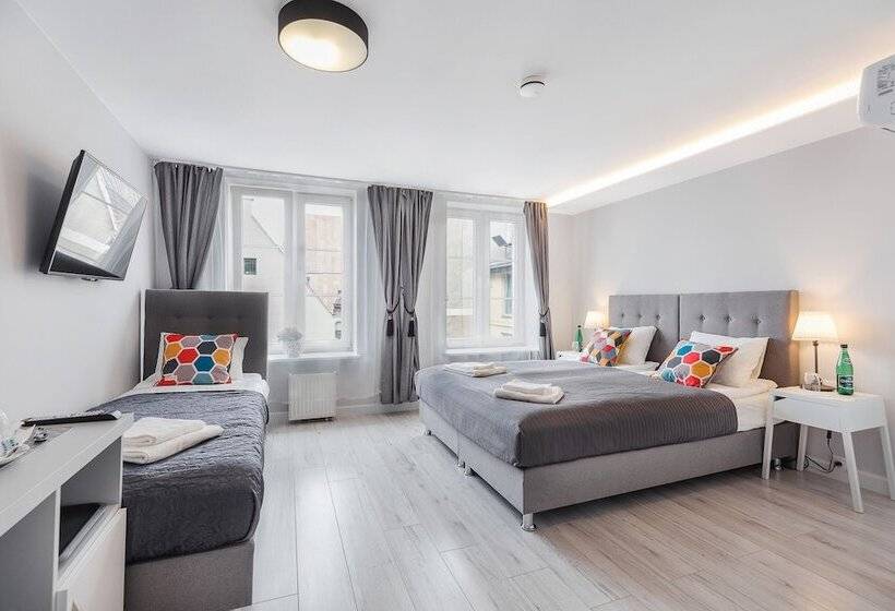 Six Suites, Old Town