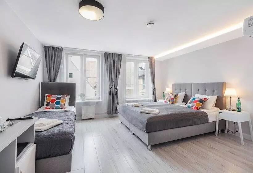 Six Suites, Old Town