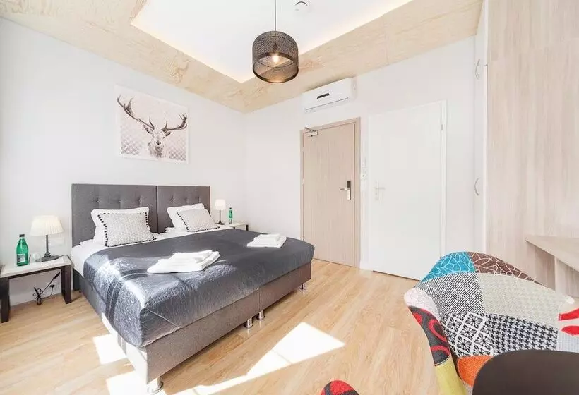 Six Suites, Old Town