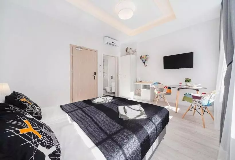 Six Suites, Old Town