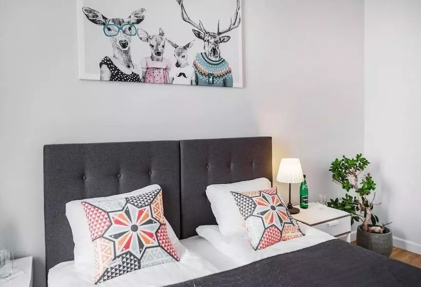 Six Suites, Old Town