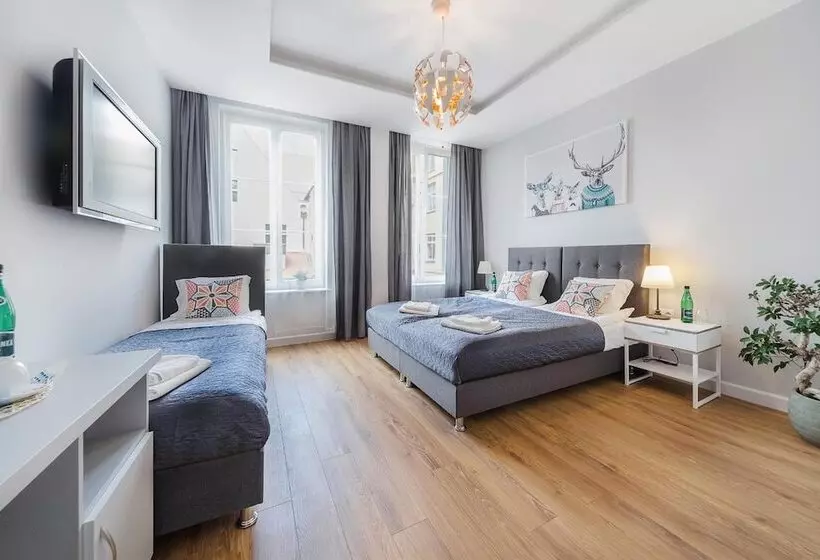 Six Suites, Old Town