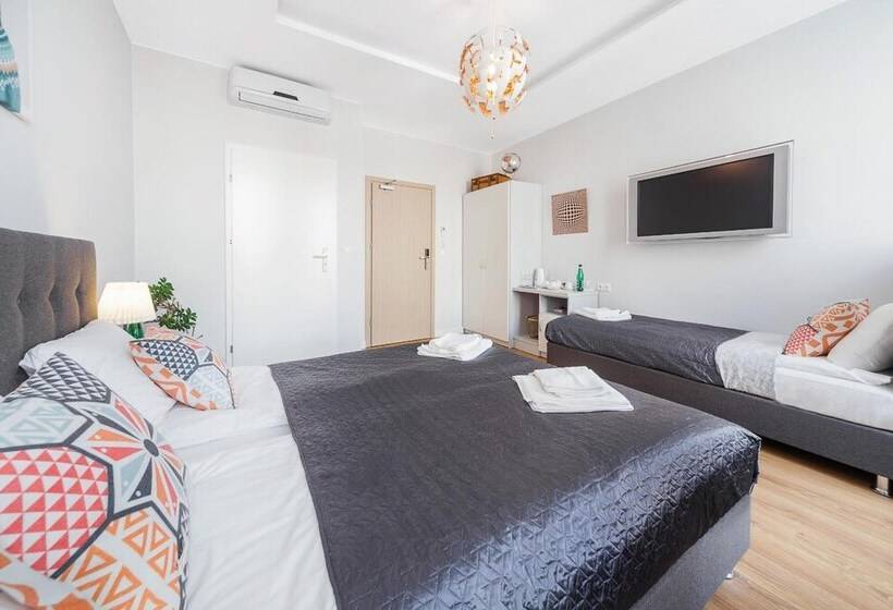 Six Suites, Old Town