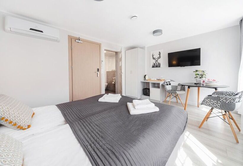 Six Suites, Old Town