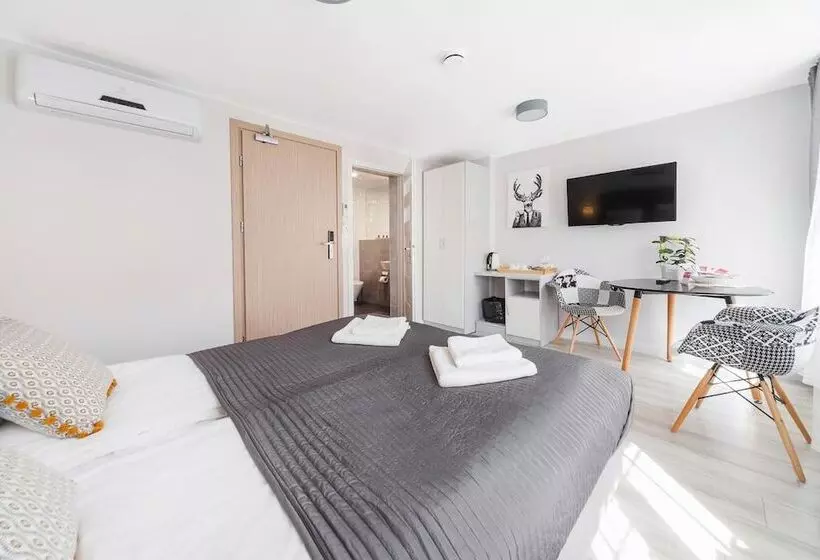 Six Suites, Old Town