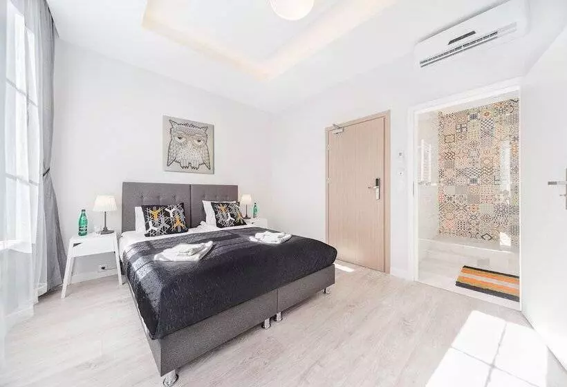 Six Suites, Old Town