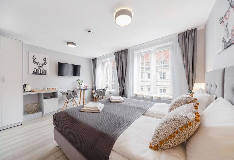 Six Suites, Old Town