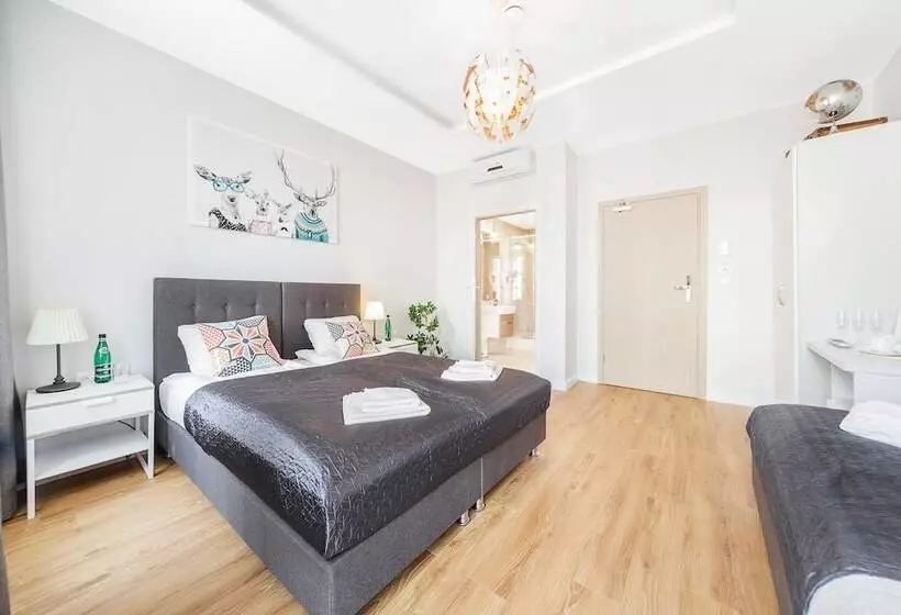 Six Suites, Old Town