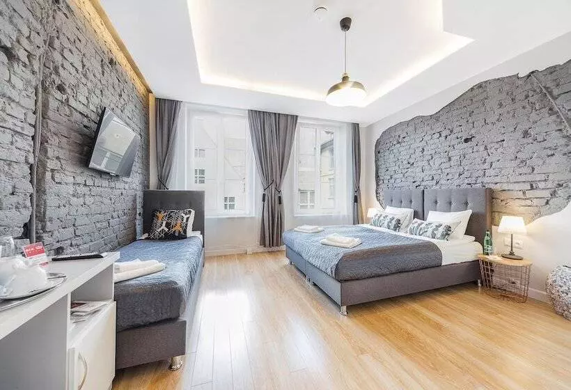 Six Suites, Old Town