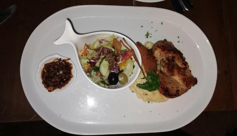 בית מלון כפרי Turtle Bay Beach Resort