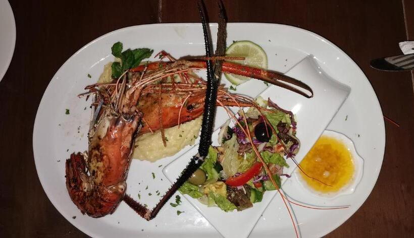 בית מלון כפרי Turtle Bay Beach Resort