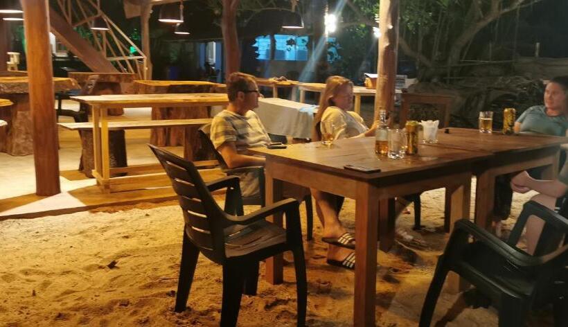 בית מלון כפרי Turtle Bay Beach Resort