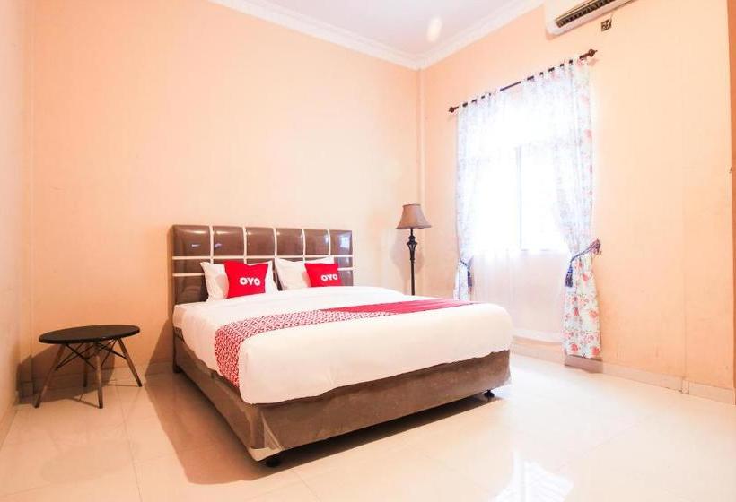 בית מלון כפרי Oyo 2138 Tiaz Residence