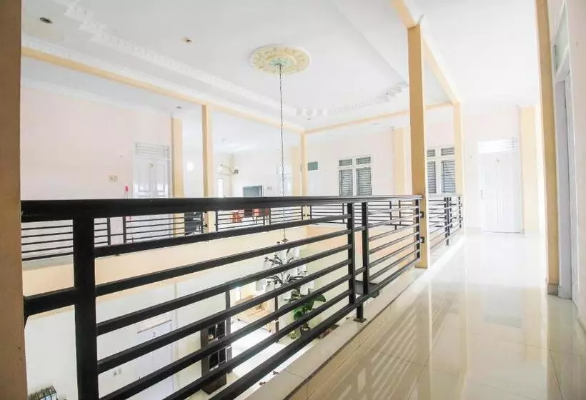 ホテル Oyo 2138 Tiaz Residence
