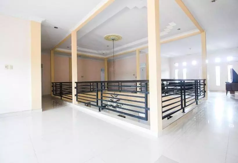 ホテル Oyo 2138 Tiaz Residence