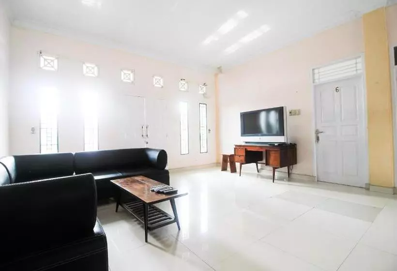 ホテル Oyo 2138 Tiaz Residence