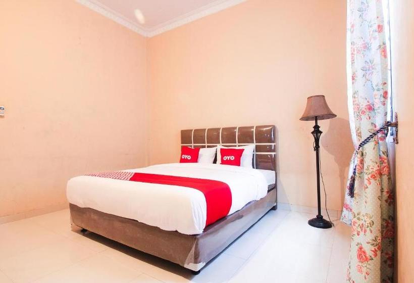 בית מלון כפרי Oyo 2138 Tiaz Residence