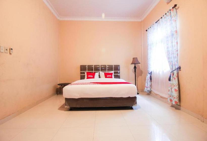 בית מלון כפרי Oyo 2138 Tiaz Residence