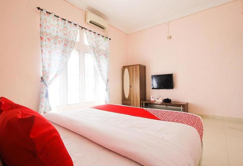 בית מלון כפרי Oyo 2138 Tiaz Residence