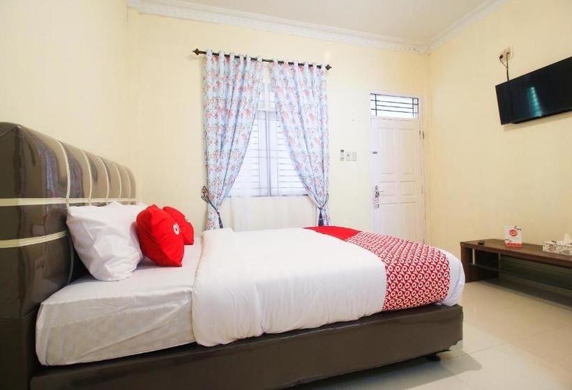 בית מלון כפרי Oyo 2138 Tiaz Residence