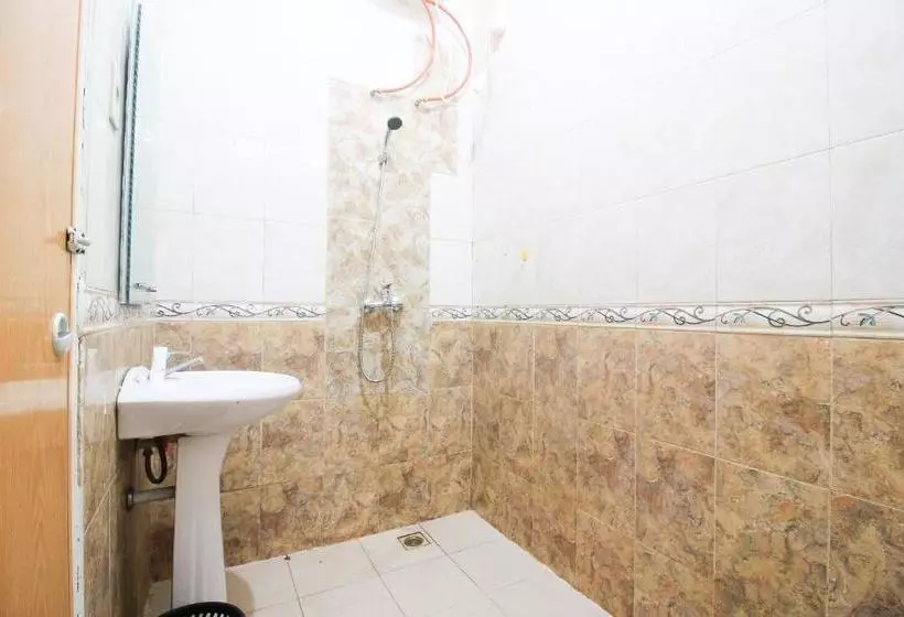 ホテル Oyo 2138 Tiaz Residence