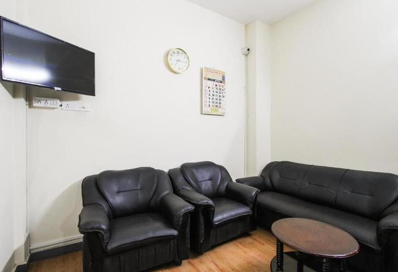 فندق Oyo 63077 Sarah Homestay