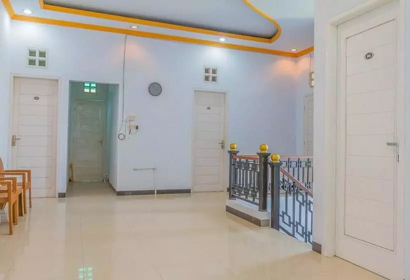 ペンション Reddoorz Syariah @ Puri Kalijaga Street